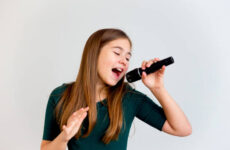 Why Are Online Singing Lessons Better Than Traditional Lessons?